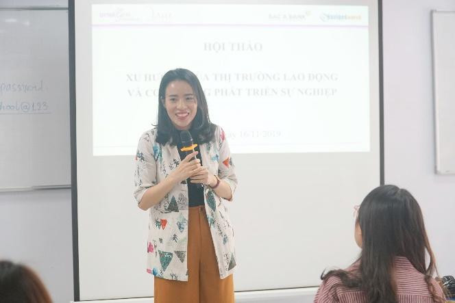 Bà Trần Thị Như Trang – Giám đốc Quỹ Vì Tầm Vóc Việt, đại diện Ban tổ chức phát biểu tại Hội thảo