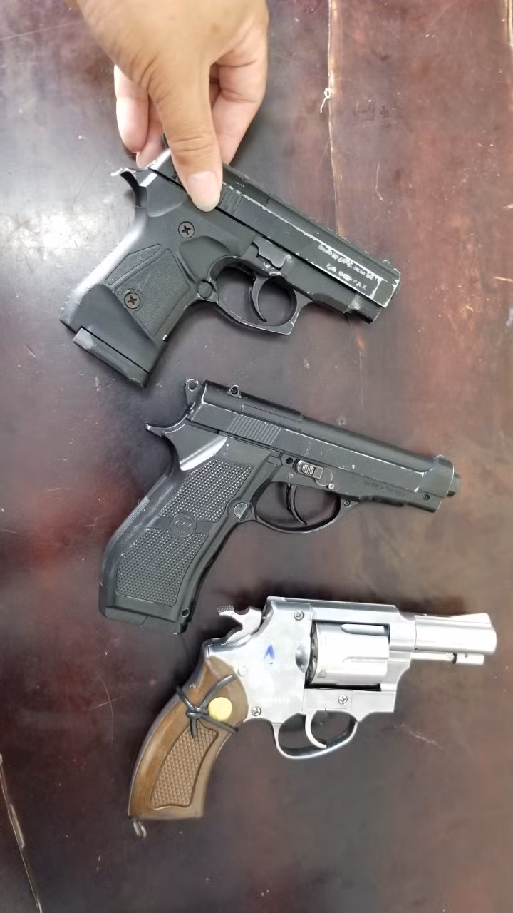 3 khẩu súng chế công an thu giữ được trong quá trình truy đổi trùm giang hồ Khánh “kê“. Ảnh:C.A