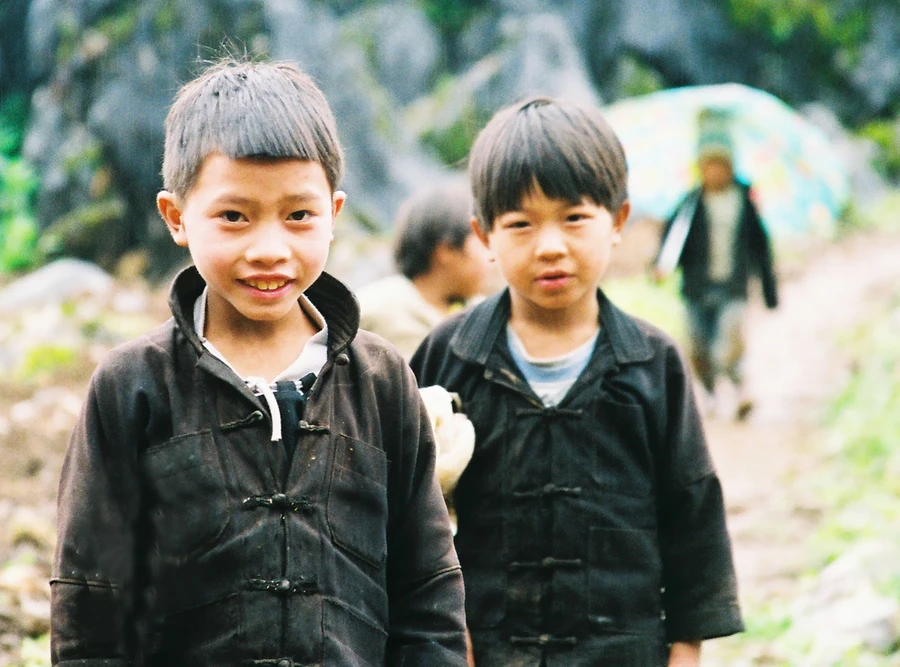 Học sinh bán trú trên cao nguyên đá Đồng Văn (Hà Giang) tự tin tới trường