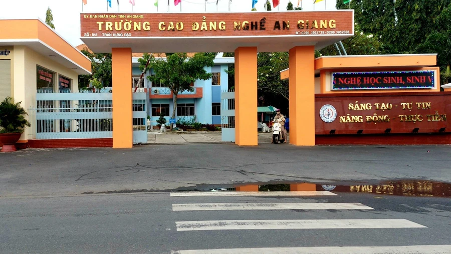 Trường Cao đẳng nghề An Giang (internet).