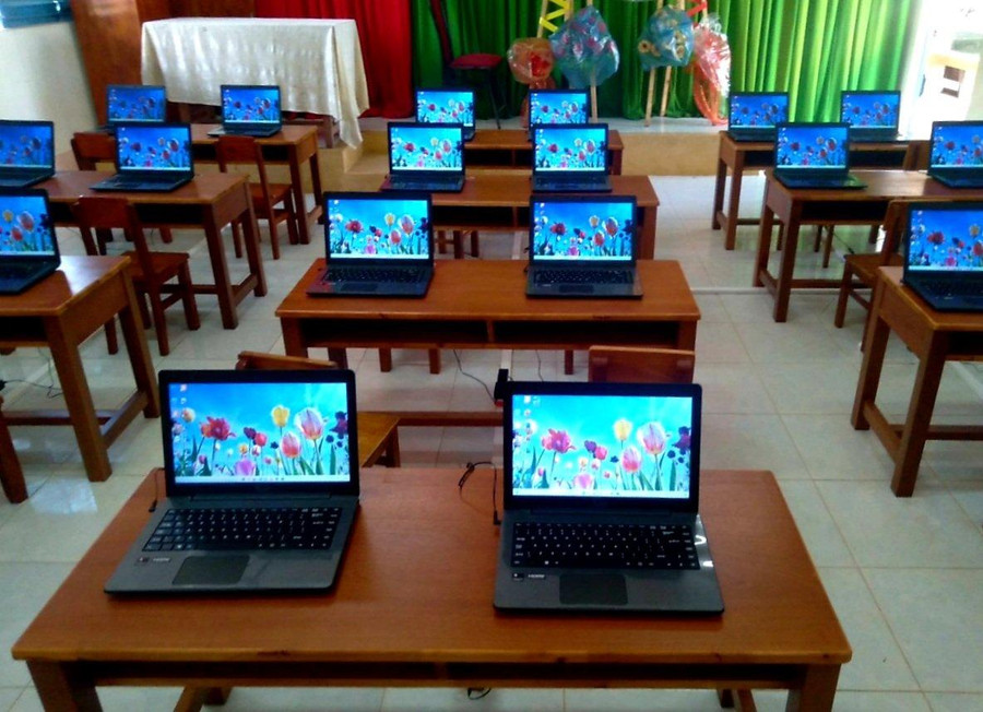 Phòng máy tính tại An Giang được Tổ chức Quỹ Dariu (The Dariu Foundation) tài trợ. Phòng máy tính tại An Giang được Tổ chức Quỹ Dariu (The Dariu Foundation) tài trợ.