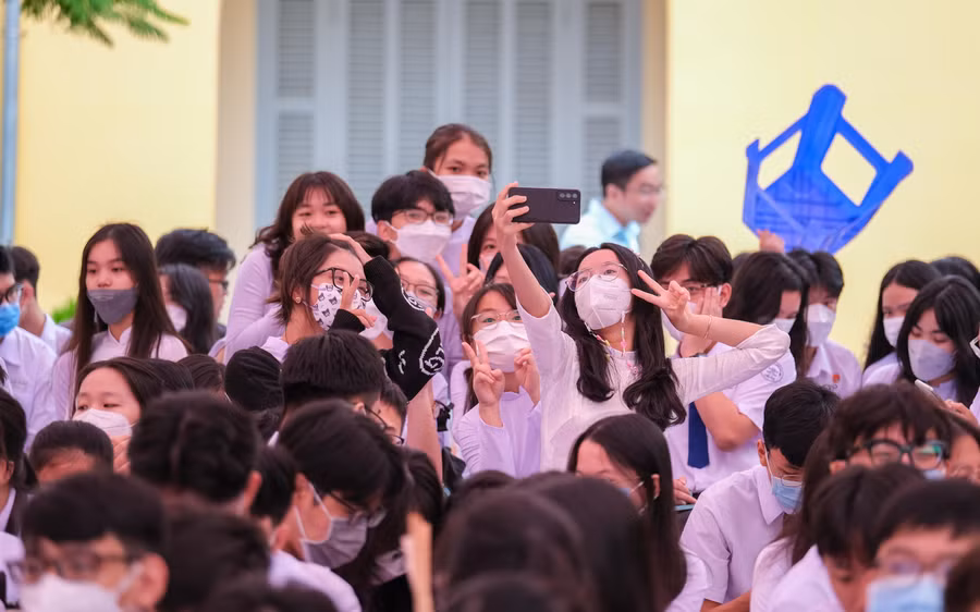 Học sinh phấn khởi, vui tươi trong ngày khai giảng năm học mới 2022-2023.