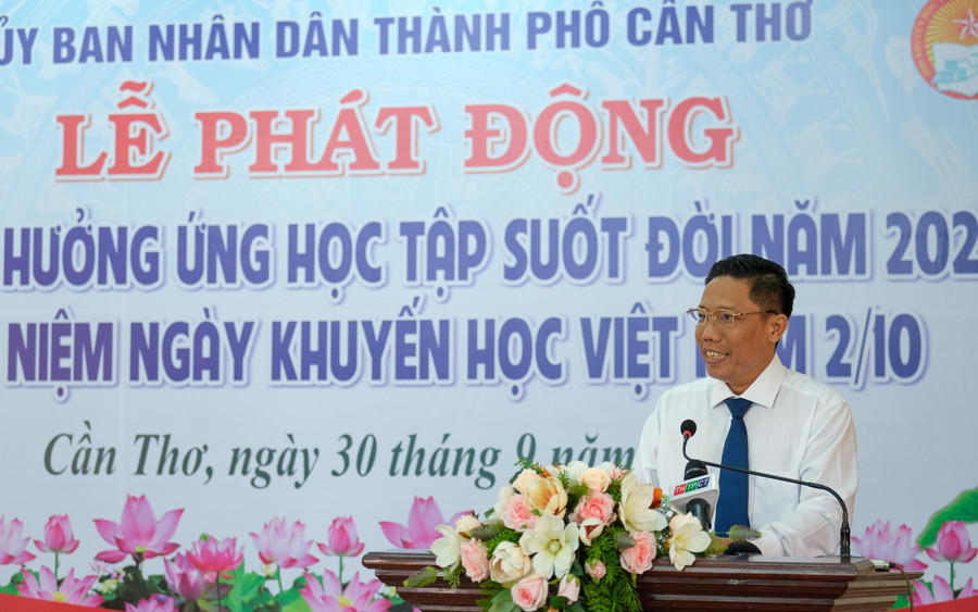 Ông Nguyễn Thực Hiện, Phó Chủ tịch UBND TP Cần Thơ tuyên bố phát động “Tuần lễ hưởng ứng học tập suốt đời”. Ông Nguyễn Thực Hiện, Phó Chủ tịch UBND TP Cần Thơ tuyên bố phát động “Tuần lễ hưởng ứng học tập suốt đời”.