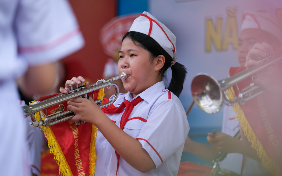 Các chương trình văn nghệ với những tiết mục đặc sắc do chính học sinh chuẩn bị, đã tạo nên không khí vô cùng tươi vui cho ngày hội đến trường.