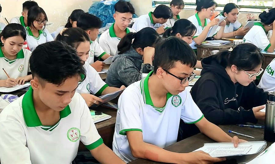 Hồng Gấm trong giờ học trên lớp.