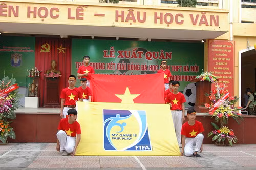 Đội bóng THPT Trần Quốc Tuấn xuất quân tranh Cúp Mobifone 2014