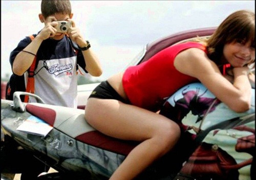 Phía sau một cô gái. Phía sau một cô gái.