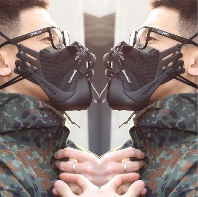 Tuyển tập những mẫu khẩu trang cực chất được làm từ giày thể thao - Ảnh 7.