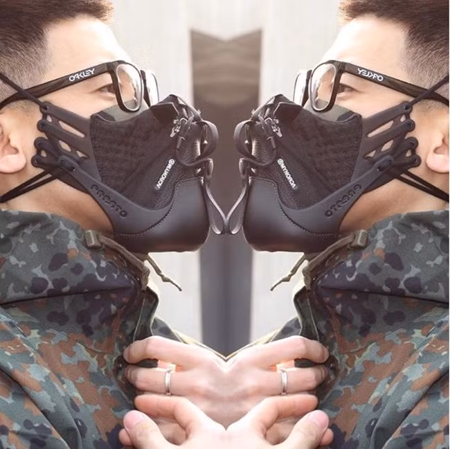 Tuyển tập những mẫu khẩu trang cực chất được làm từ giày thể thao - Ảnh 7.