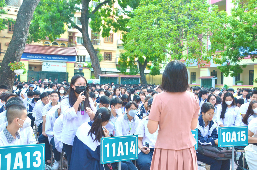 Buổi tuyên truyền đã thu hút sự hưởng ứng nhiệt tình từ các em học sinh.