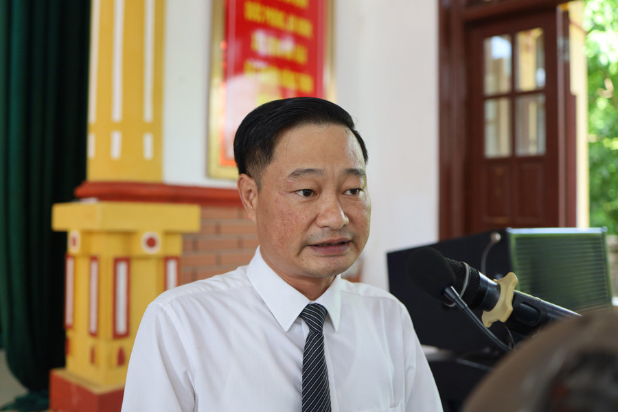 Thầy Nguyễn Hải Sơn - Hiệu trưởng Trường THCS Hải Lý điểm lại một số nét chính của các nhà trường trên địa bàn xã trong năm học vừa qua. Thầy Nguyễn Hải Sơn - Hiệu trưởng Trường THCS Hải Lý điểm lại một số nét chính của các nhà trường trên địa bàn xã trong năm học vừa qua.