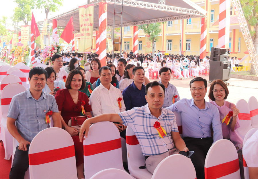 Trường THPT Ân Thi: Vinh quang hành trình 60 năm xây dựng và trưởng thành ảnh 3 Trường THPT Ân Thi: Vinh quang hành trình 60 năm xây dựng và trưởng thành ảnh 3