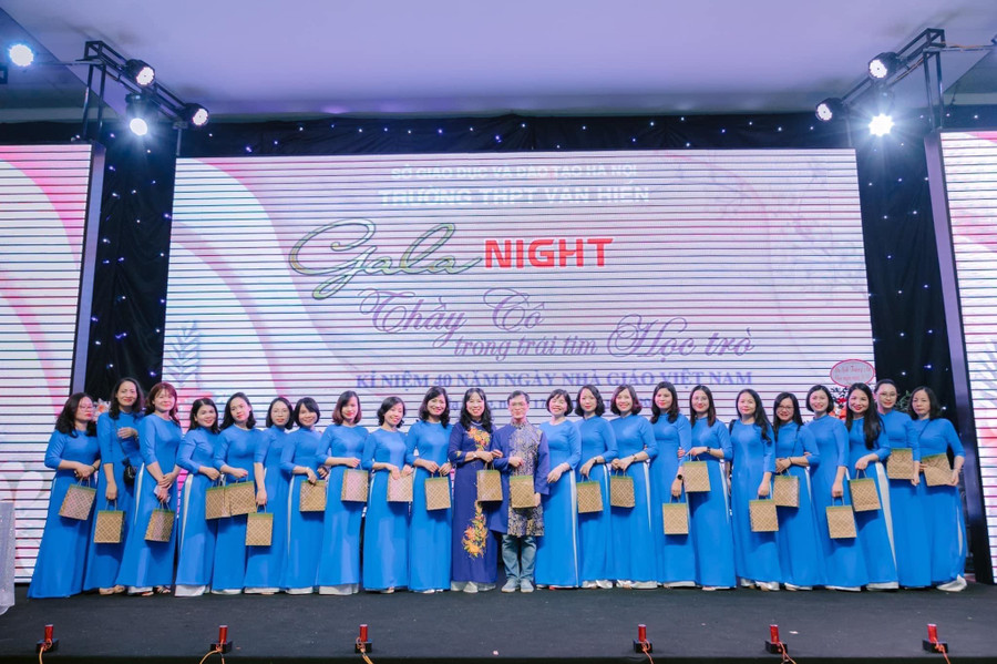 Nhà trường cũng tổ chức hoạt động thăm quan, trải nghiệm tại TP Hạ Long, Quảng Ninh. Nhà trường cũng tổ chức hoạt động thăm quan, trải nghiệm tại TP Hạ Long, Quảng Ninh.