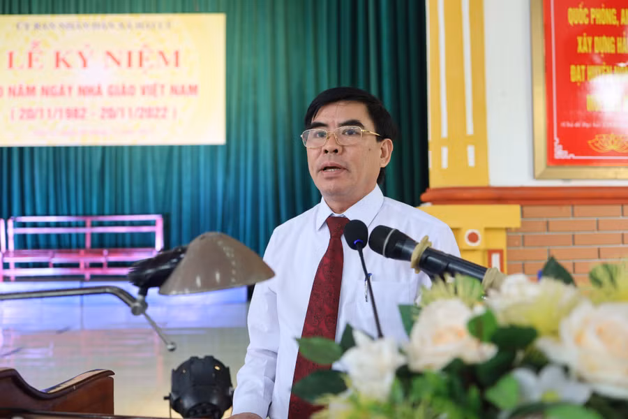 Ông Nguyễn Minh Định - Phó Bí thư Đảng uỷ, Chủ tịch UBND xã Hải Lý phát biểu tại buổi lễ.