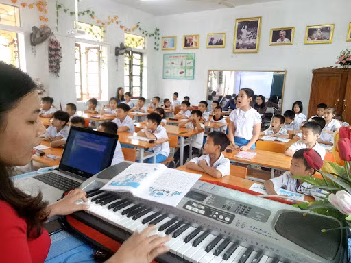 Tiết học âm nhạc của học sinh tiểu học (Ảnh minh hoạ/INT)