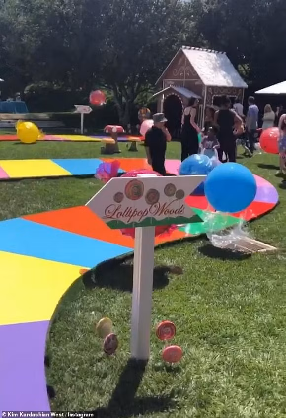 North West,con gái Kim Kardashian, sao hollywood