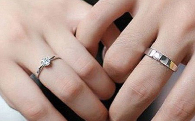 Cách đeo nhẫn đúng phong thủy giúp gia chủ hút tài lộc, tiền bạc tiêu hết lại về ảnh 1 Đeo nhẫn đúng phong thủy: Gia chủ hút tài lộc, tiền bạc nhiều như mưa bão, tiêu hết lại về-1