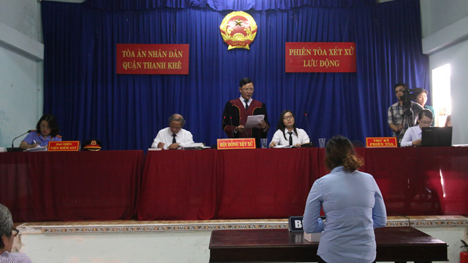 Bị cáo Hồng bị TAND Q.Thanh Khê tuyên án 2 năm tù về tội hành hạ người khác