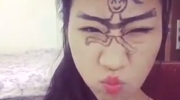 Phát cuồng với cơn sốt “mặt nhảy múa” siêu lạ tại Trung Quốc ảnh 1