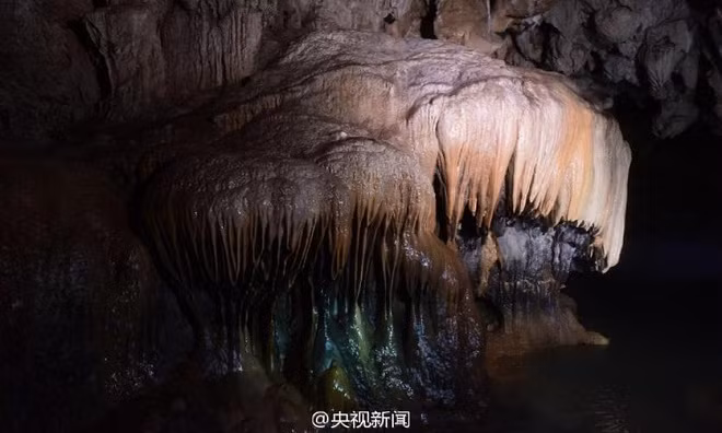 Trung Quốc phát hiện cụm hố sụt sâu hơn 100m ảnh 4