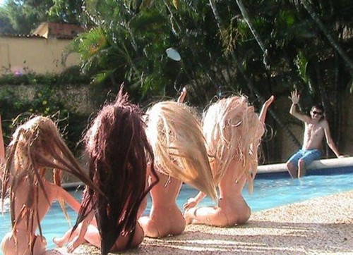 Hi: Người đẹp nào ra bơi cùng anh nào? cuoi-te-ghe-26-11-khong-hong-nhan-nhung-bac-phan