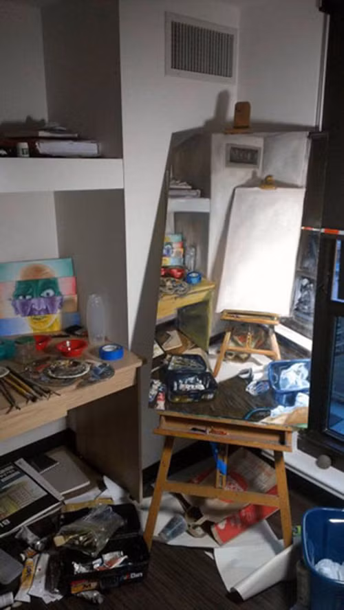 Hãy nhìn kỹ sự thật sau bức tranh.