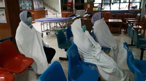 Phải đắp kín như này mới yên tâm ngồi chờ được. cuoi-te-ghe-26-11-khong-hong-nhan-nhung-bac-phan-2