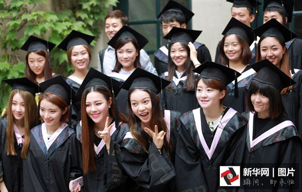 le-tot-nghiep-toan-my-nu-cua-lo-dao-tao-minh-tinh-trung-quoc-10