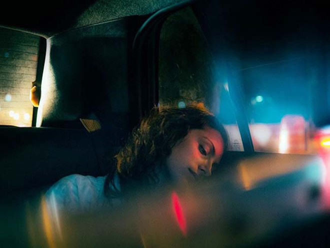 Bi kip giup con gai di taxi dem mot minh an toan hinh anh 6