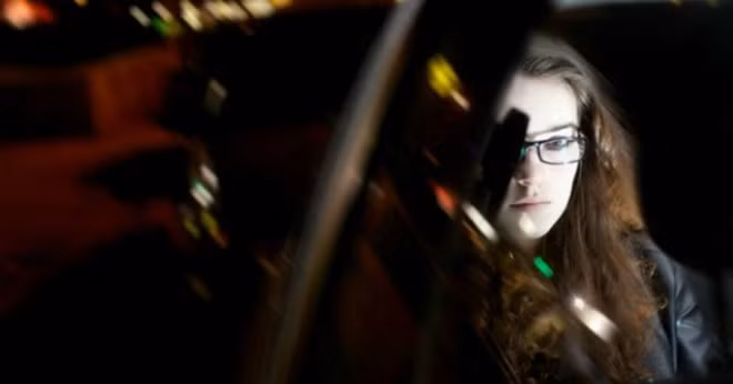 Bi kip giup con gai di taxi dem mot minh an toan hinh anh 5