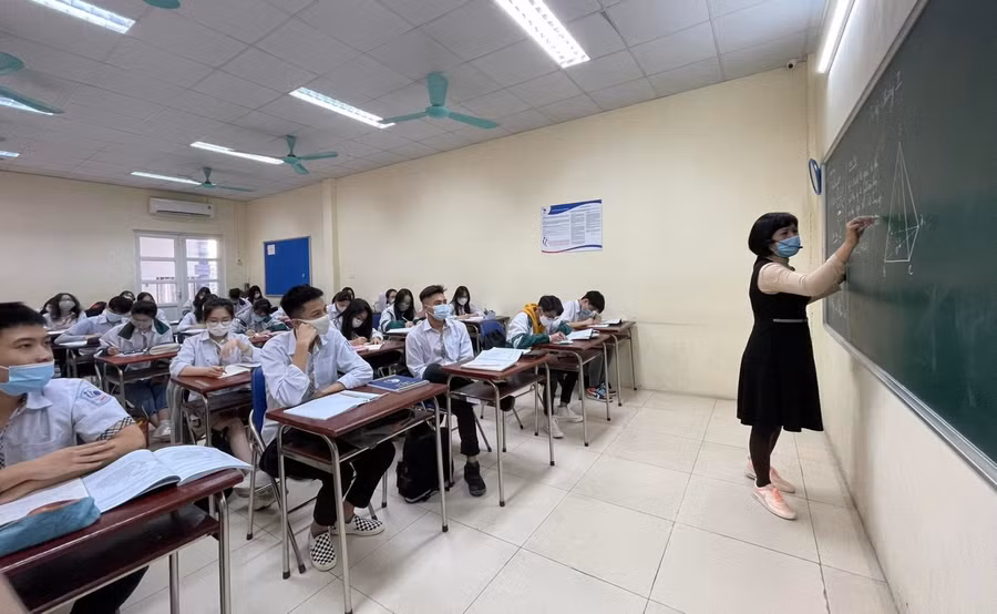 Bắt đầu từ ngày 27/12, thầy trò Trường THCS-THPT M.V.Lômônôxốp chính thức bước vào dạy học trực tuyến theo chương trình học kỳ II năm học 2021 - 2022.