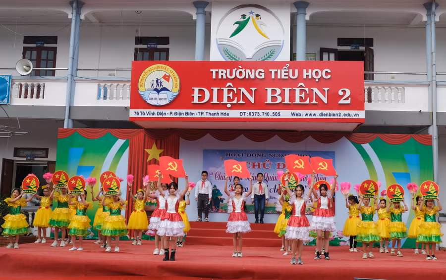 Những tiết mục văn nghệ đặc sắc hát về người lính.