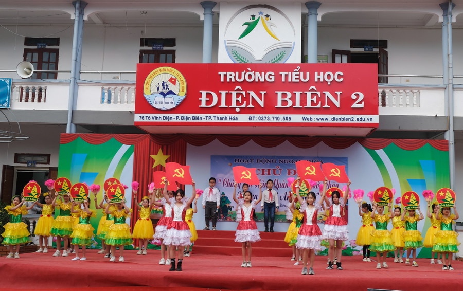 Những tiết mục văn nghệ đặc sắc hát về người lính.