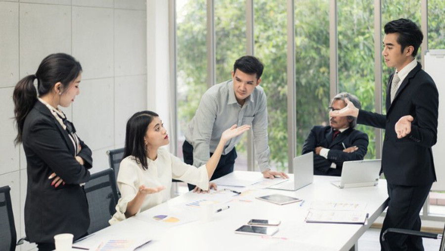 Khi xung đột và bất đồng ảnh hưởng đến mối quan hệ của bạn, sự hài hước và vui tươi có thể giúp giảm bớt căng thẳng và khôi phục cảm giác kết nối. (Ảnh: ITN).