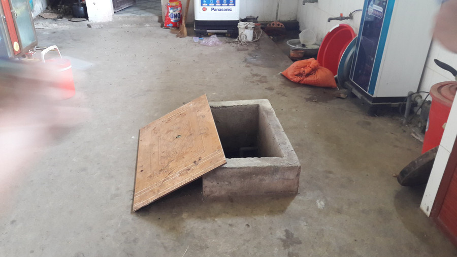 Lắp camera theo dõi bất ngờ phát hiện hàng xóm mang chai nước lạ vào nhà, kiểm tra giếng thấy nước đổi màu - Ảnh 1. Lắp camera theo dõi bất ngờ phát hiện hàng xóm mang chai nước lạ vào nhà, kiểm tra giếng thấy nước đổi màu - Ảnh 1.