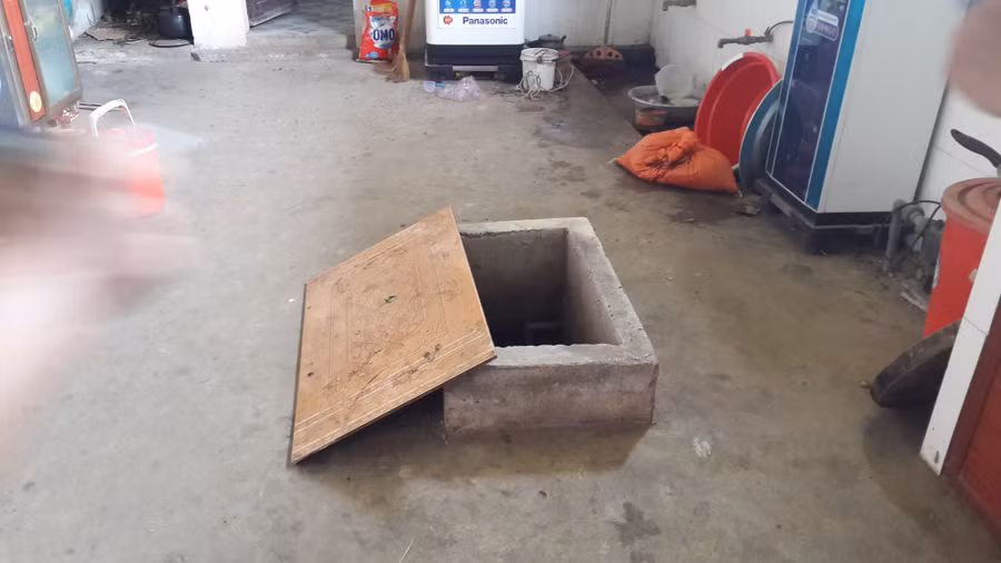 Lắp camera theo dõi bất ngờ phát hiện hàng xóm mang chai nước lạ vào nhà, kiểm tra giếng thấy nước đổi màu - Ảnh 1. Lắp camera theo dõi bất ngờ phát hiện hàng xóm mang chai nước lạ vào nhà, kiểm tra giếng thấy nước đổi màu - Ảnh 1.