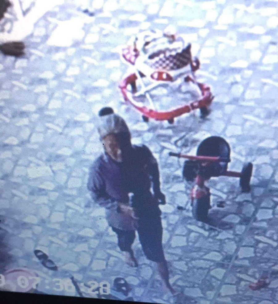 Lắp camera theo dõi bất ngờ phát hiện hàng xóm mang chai nước lạ vào nhà, kiểm tra giếng thấy nước đổi màu - Ảnh 2. Lắp camera theo dõi bất ngờ phát hiện hàng xóm mang chai nước lạ vào nhà, kiểm tra giếng thấy nước đổi màu - Ảnh 2.