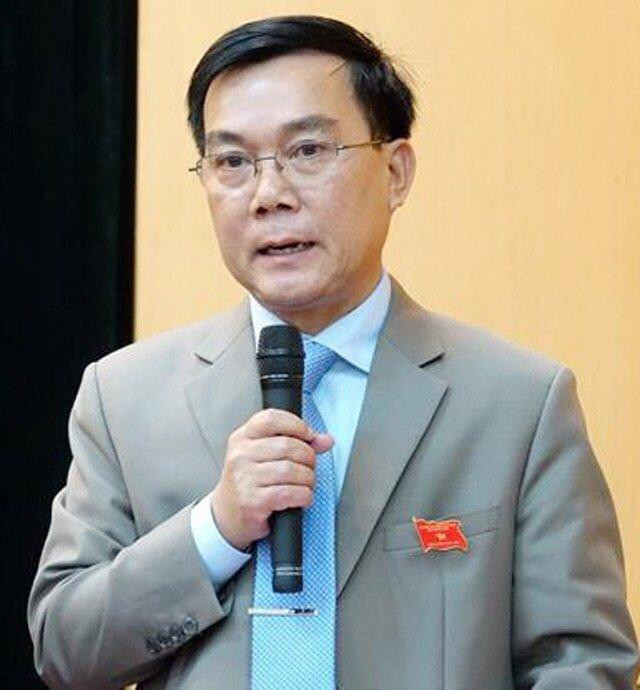 Ông Nguyễn Tấn Đức, Phó Chủ tịch HĐND tỉnh Quảng Ngãi bị kỷ luật khiển trách vì phải chịu trách nhiệm chính đối với những vi phạm, khuyết điểm của tập thể Đảng ủy Sở Y tế, nhiệm kỳ 2015-2020.