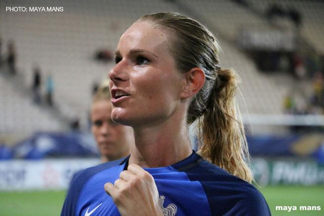 Ở giải đấu diễn ra trên sân nhà, mục tiêu của đội tuyển Pháp không gì khác ngoài chức vô địch. Và người dân xứ sở lục lăng chắc chắn sẽ kỳ vọng rất nhiều vào Amandine, cầu thủ từng xuất sắc giành danh hiệu quả bóng bạc ở giải đấu diễn ra 4 năm về trước. Chiem nguong nhan sac top 9 cau thu xinh dep tai World Cup nu 2019 hinh anh 9