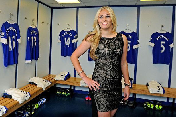 Toni Duggan (Anh):Không chỉ là sát thủ trên hàng công đội tuyển Anh, Duggan còn sẵn sàng hạ gục mọi con tim của giới mày râu với vẻ đẹp sắc sảo, hiện đại của mình. Tiền đạo này hiện thi đấu cho CLB Barcelona Femeni và sẽ là niềm hy vọng hàng đầu của CĐV xứ sở sương mù trong việc đổi màu tấm huy chương ở World Cup 2019. Chiem nguong nhan sac top 9 cau thu xinh dep tai World Cup nu 2019 hinh anh 10