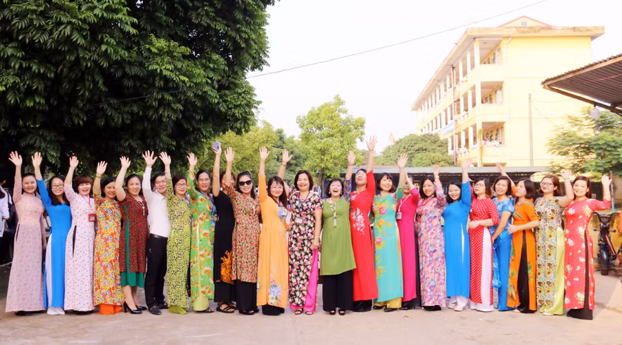 Đội ngũ giáo viên Trường THPT Thái Nguyên trong ngày tựu trường