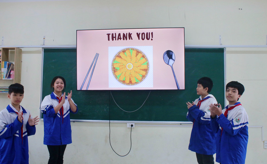 Ứng dụng CNTT giúp tăng hiệu quả tiếp thu kiến thức cho các em học sinh và tạo hứng thú trong mỗi giờ học. Ứng dụng CNTT giúp tăng hiệu quả tiếp thu kiến thức cho các em học sinh và tạo hứng thú trong mỗi giờ học.