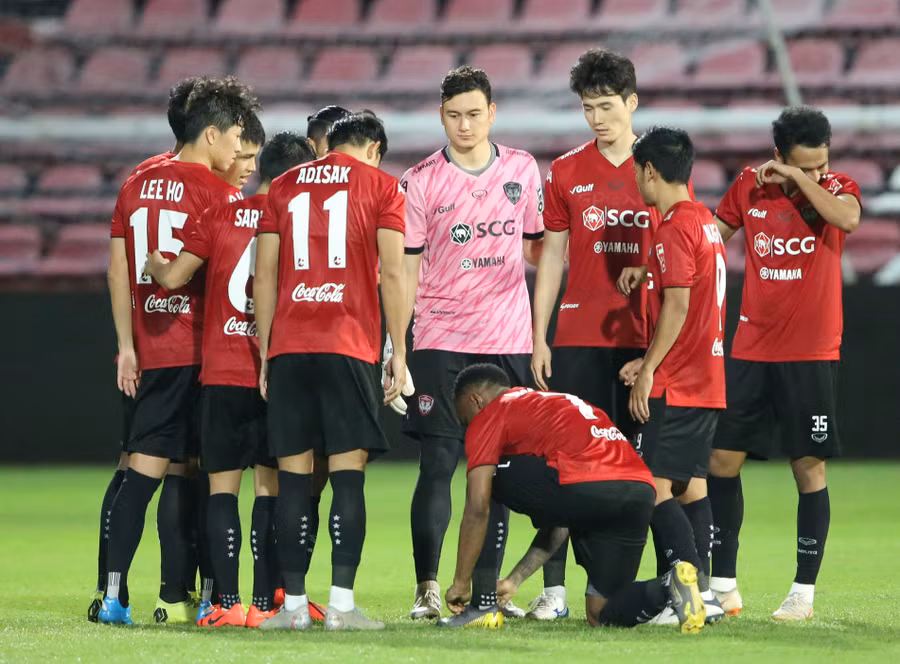 Thái Lan mất nhiều trụ cột trước thềm King"s Cup