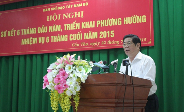 Đồng chí Nguyễn Phong Quang - Phó Trưởng Ban thường trực Ban Chỉ đạo Tây Nam Bộ - phát biểu tại hội nghị.