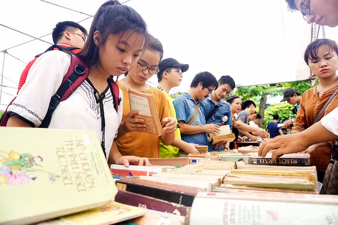 Sách cũ và cuộc chơi mới