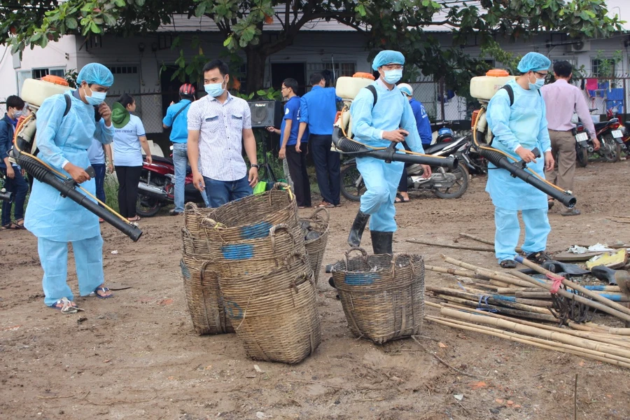 Nhiều địa phương đang dồn lực cho việc diệt trừ muỗi