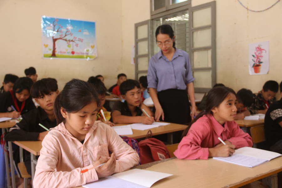 Nhiều thầy cô mong muốn Luật Nhà giáo sớm ra đời để quyền lợi của nhà giáo được bảo vệ. Nhiều thầy cô mong muốn Luật Nhà giáo sớm ra đời để quyền lợi của nhà giáo được bảo vệ.