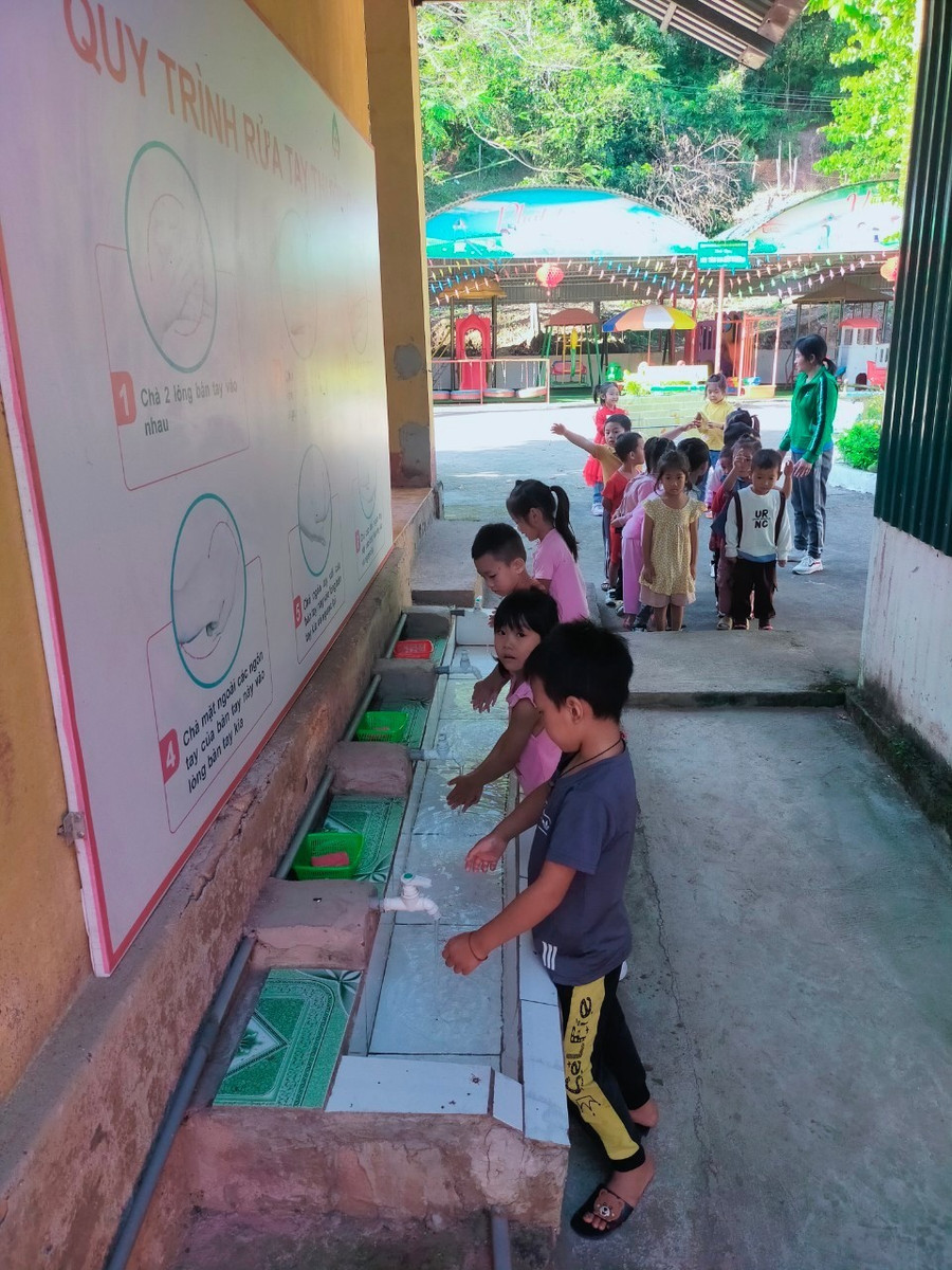 Rèn kỹ năng vệ sinh cá nhân cho học sinh. Rèn kỹ năng vệ sinh cá nhân cho học sinh.