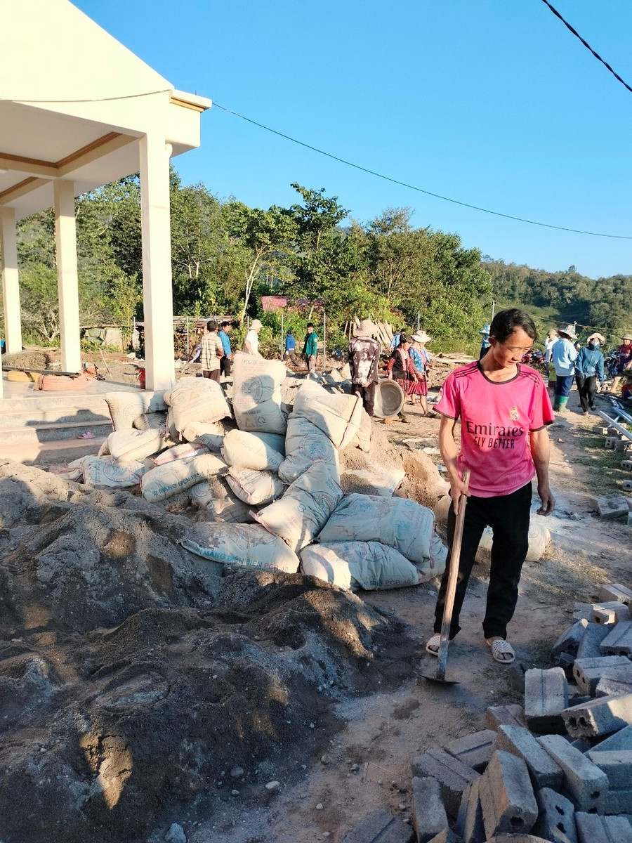Huy động hàng trăm ngày công lao động để xây dựng cơ sở vật chất ... Huy động hàng trăm ngày công lao động để xây dựng cơ sở vật chất ...