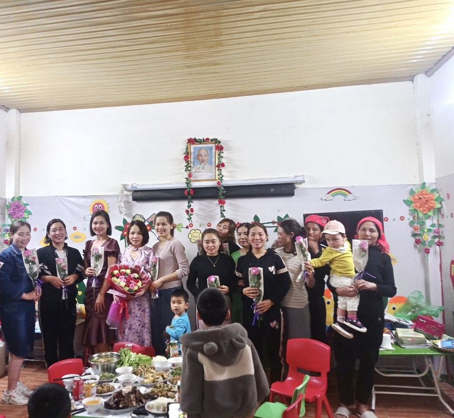 Tổ chức bữa cơm ấm cúng... Tổ chức bữa cơm ấm cúng...